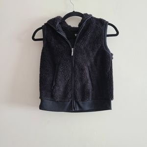 🍁 Pick 3 Items for$15  Mudd Girls Furry Vest Size 12